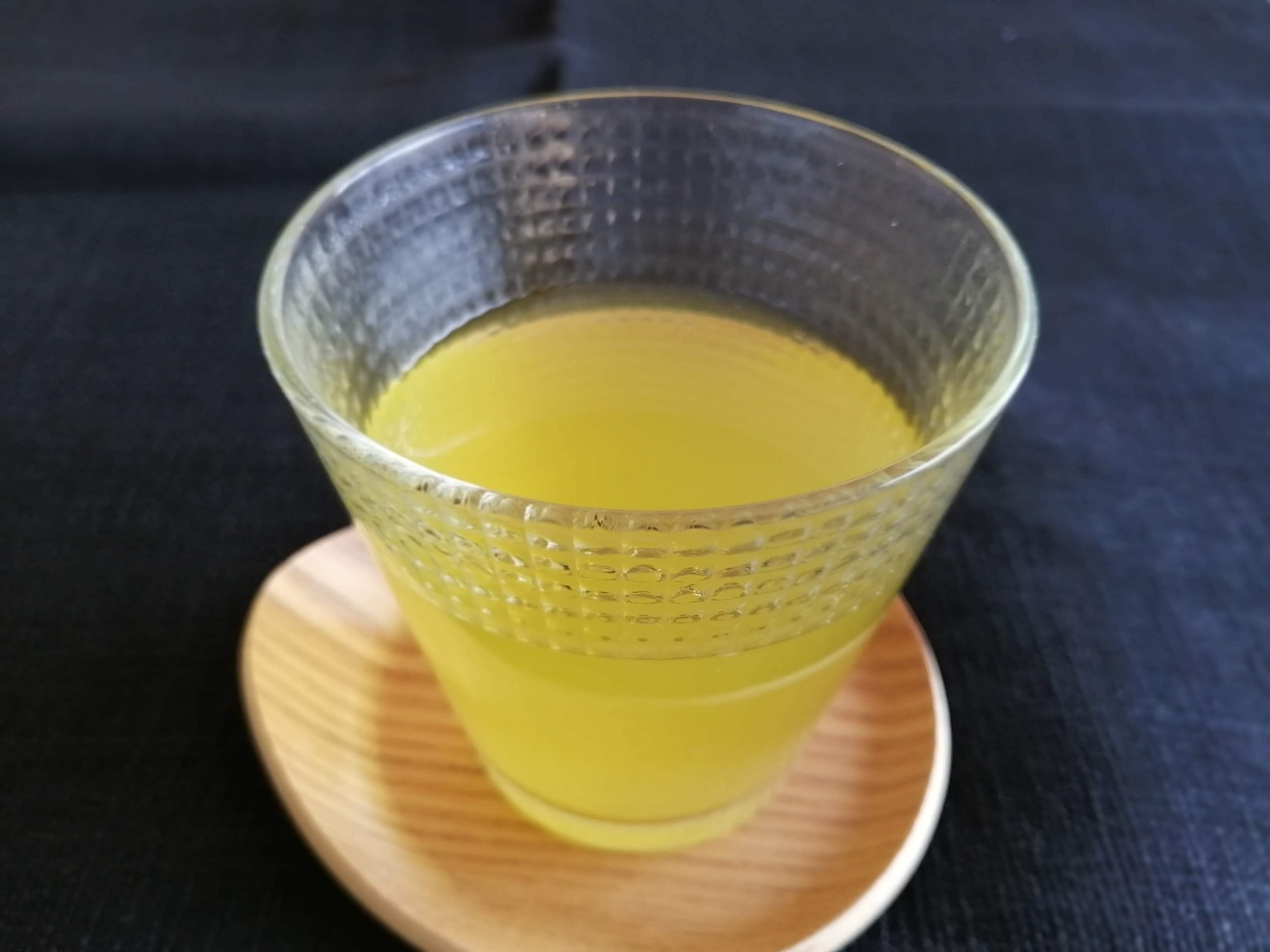 緑茶革命緑茶なのにアールグレイとは…？？みかんの味がして驚いた！「ベルガモット緑茶」の紹介  きに楽キニラク